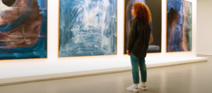 Réalisations vr d'une application virtuelle d'une exposition